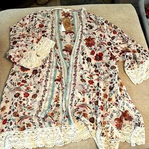 Mason & Belle 3x floral, crochet edge open front cardigan. NWT
